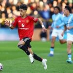JJ Gabriel må ikke skrive kontrakt med Manchester United endnu.