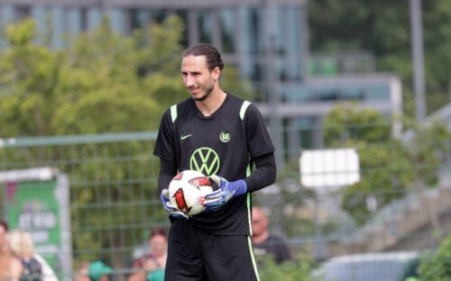 Kamil Grabara tæt på vildt klubskifte.