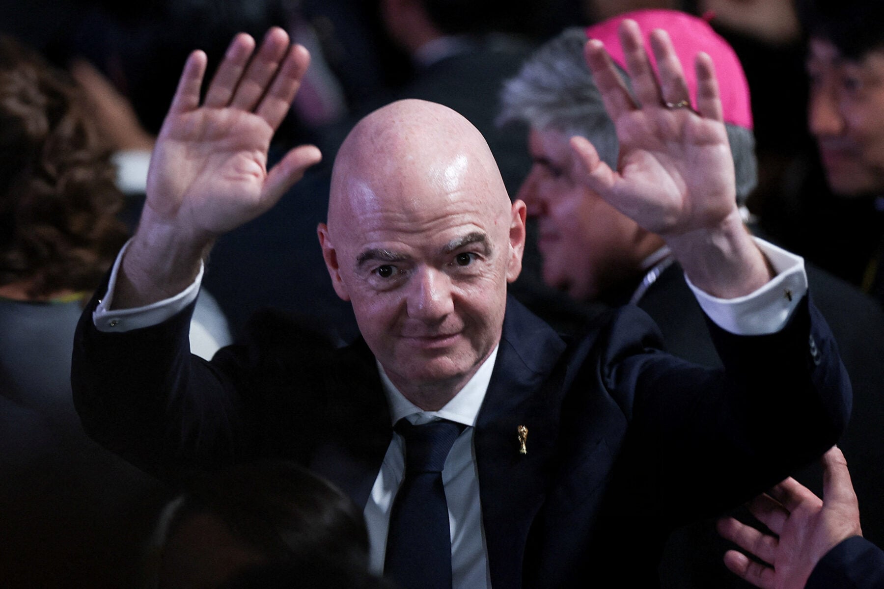 FIFA har nu fyret Infantino-kritiker.