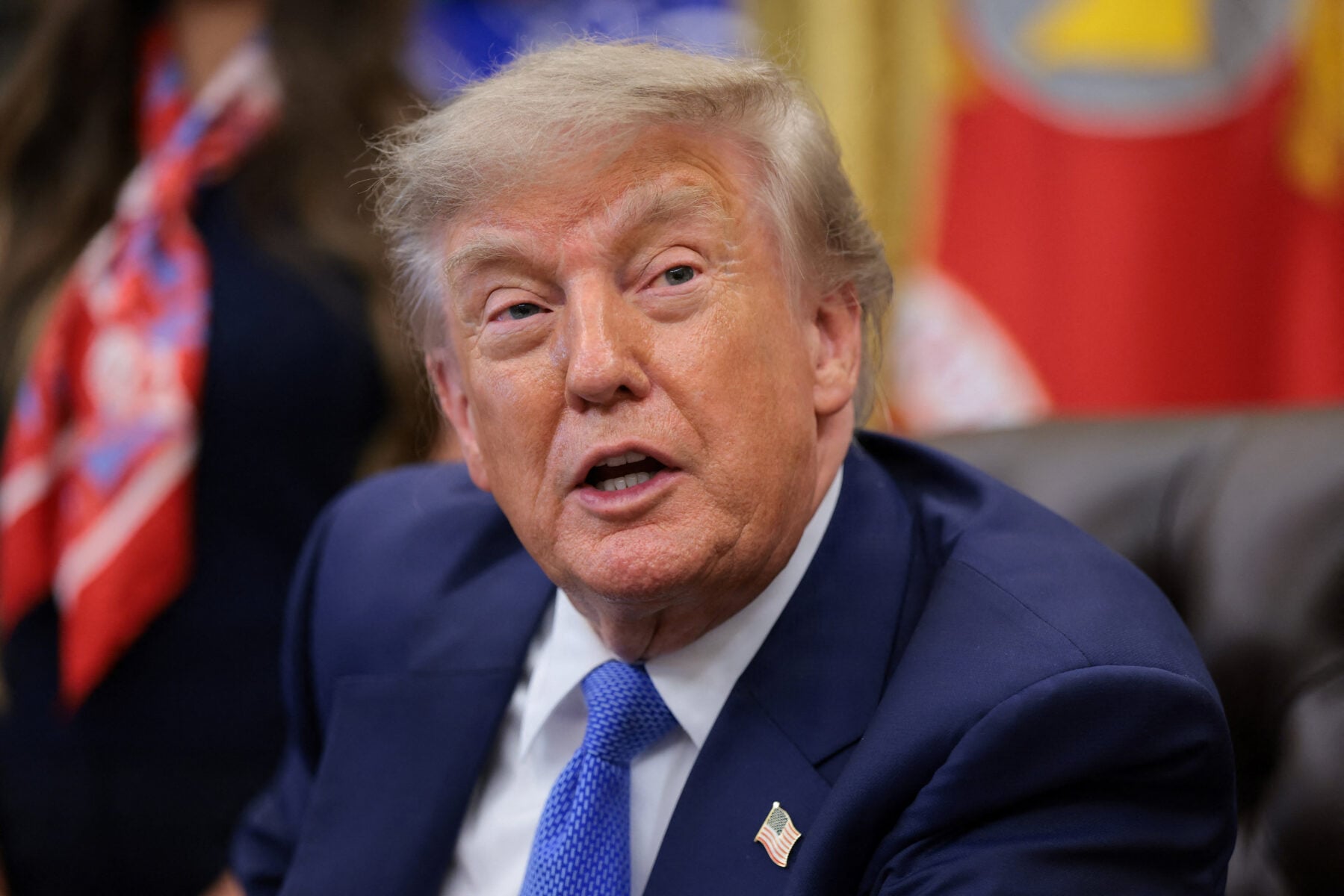Donald Trump bakker op om Infantino.