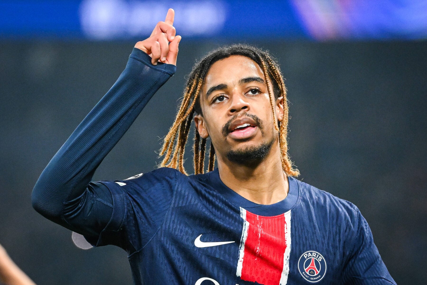 Liverpool kan være kommet et stort skridt tættere på Bradley Barcola, efter Paris Saint-Germain endnu en gang har sænket prisen på den franske offensivspiller.