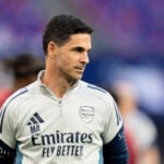 Mikel Arteta og Arsenal udfordrer Liverpool i kampen om Bradley Barcola.