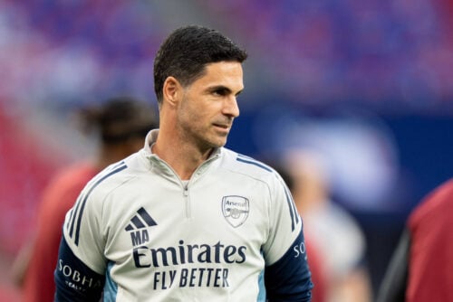 Mikel Arteta og Arsenal udfordrer Liverpool i kampen om Bradley Barcola.