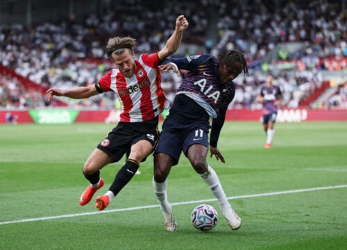 Mathias Jensen må fortsat se til fra sidelinjen. Det bekræfter Brentford-bossen i form af Keith Andrews nu i et nyt interview.