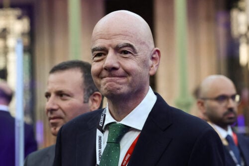 Der bliver skruet op for presset på FIFA-præsident Gianni Infantino, der sidder løst i sædet efter flere skandalesager.