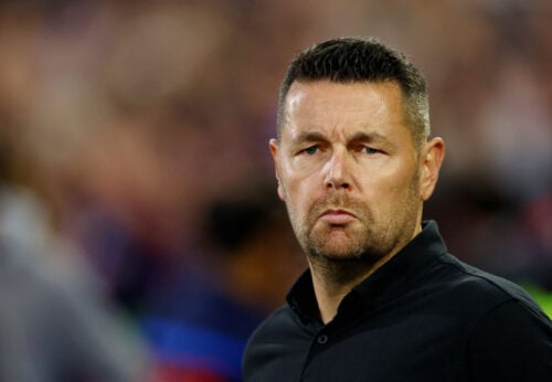 Pierre Sage er kommet under et stort pres i Premier League.