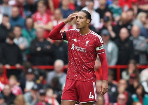 Liverpool-kaptajnen Virgil van Dijk står foran en vigtig samtale om sin fremtid på det hollandske landshold.