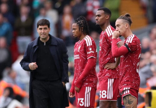Liverpool har allerede investeret massivt denne sommer, men ifølge eksperten Gary Neville er der stadig alvorlige huller i truppen.