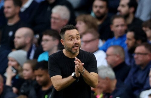 Tottenham har ryddet op i truppen i sidste øjeblik, da de har solgt en angriber til en engelsk miniput-klub.