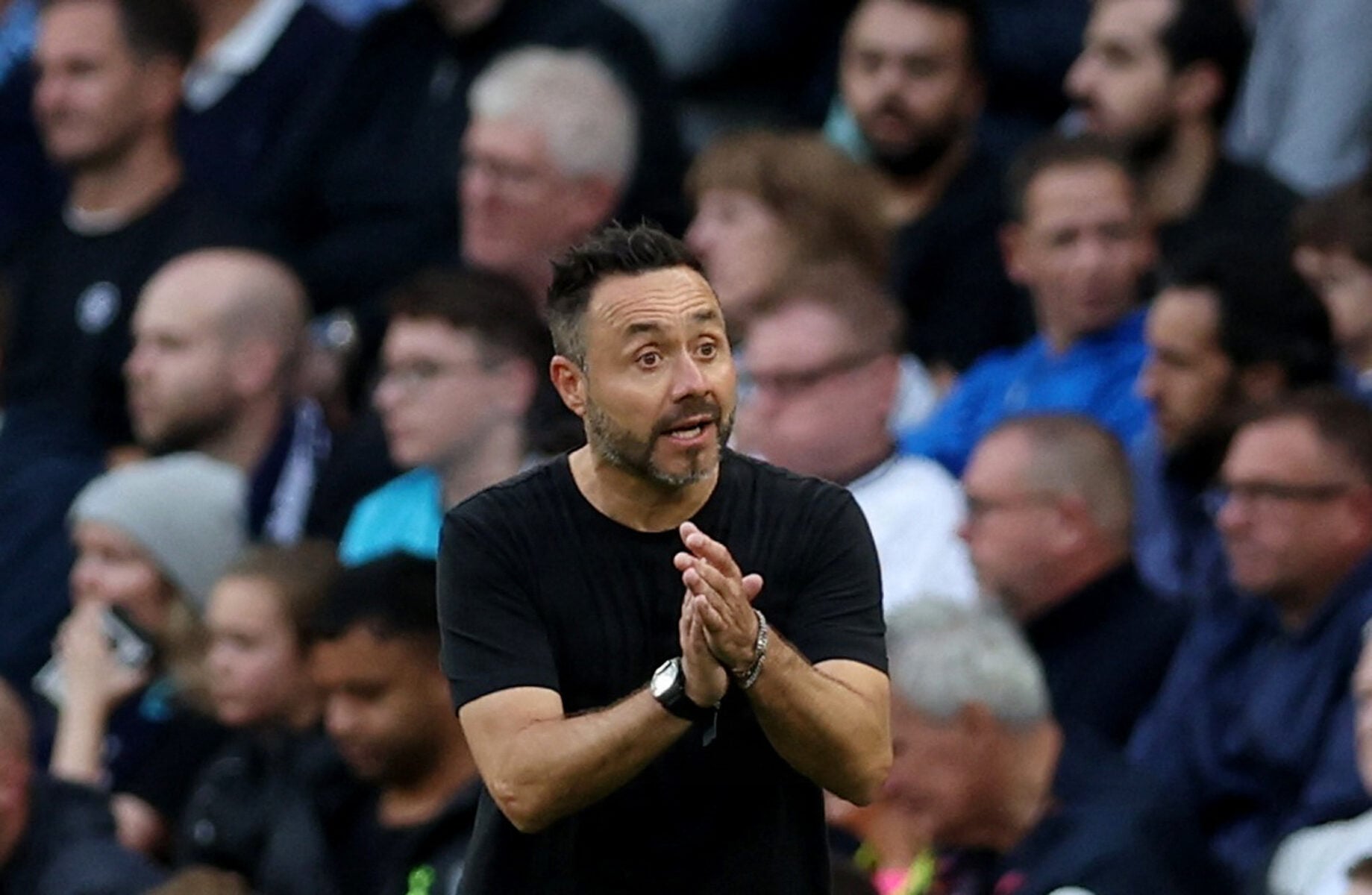 Tottenham har ryddet op i truppen i sidste øjeblik, da de har solgt en angriber til en engelsk miniput-klub.