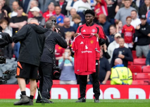 Manchester United har sikret sig Carlos Baleba for omkring 611 millioner kroner, men fansene må vente med at se ham i aktion.