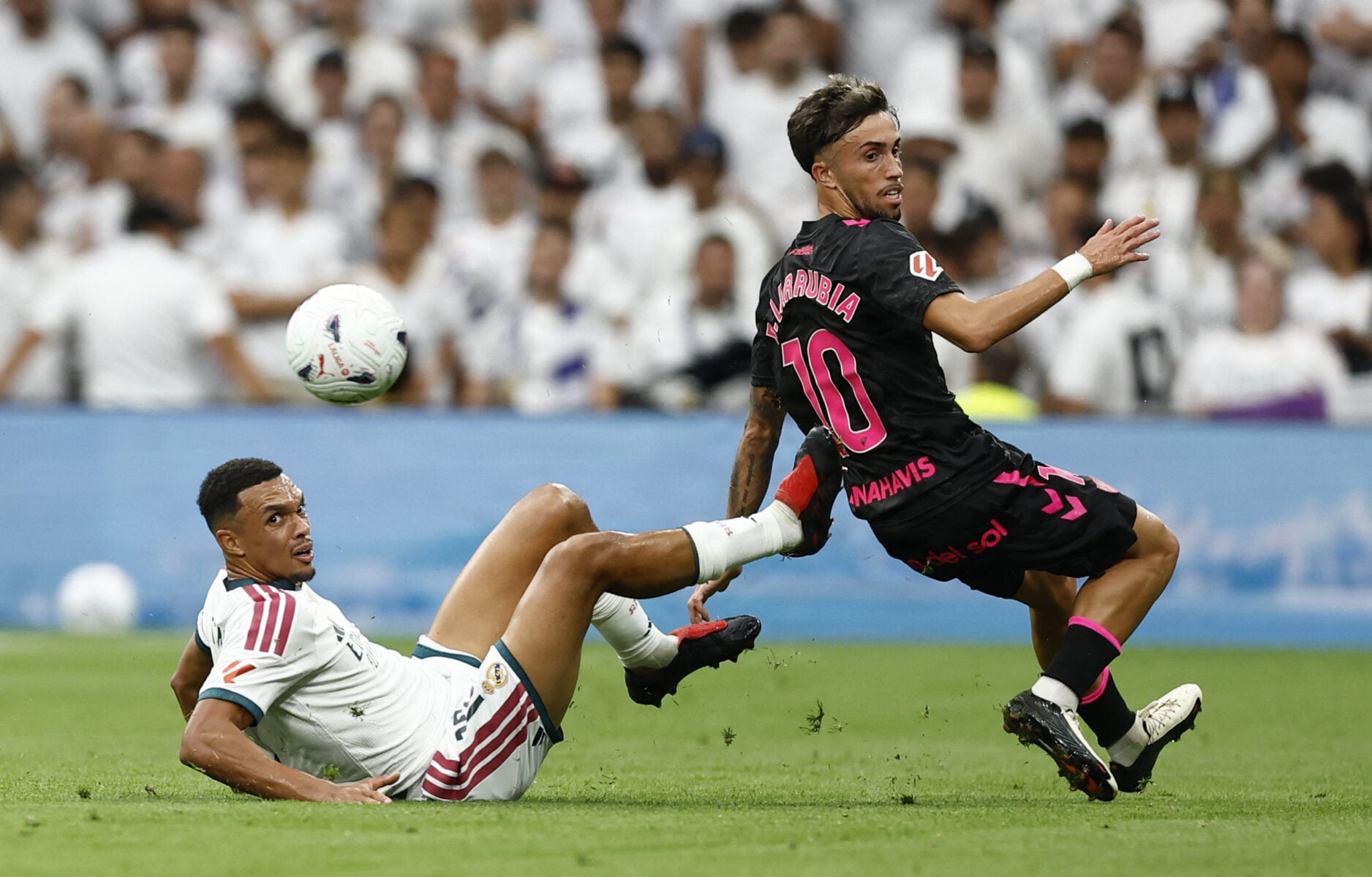 Trent Alexander-Arnold står ifølge de seneste meldinger til at starte på bænken, når Real Madrid fredag aften møder Real Betis i La Liga.
