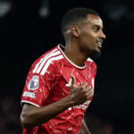Alexander Isak og Liverpool har fået klar besked af Alan Shearer.