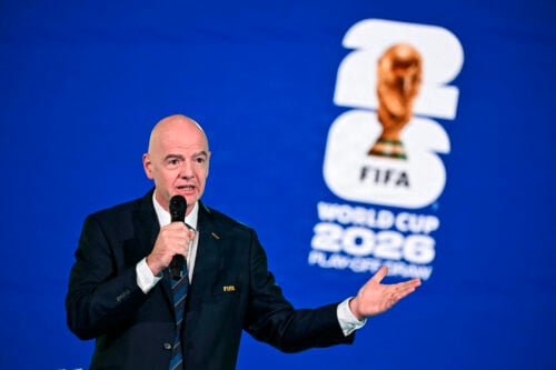 Gianni Infantino er kommet under betydeligt pres, da flere europæiske fodboldforbund vender den tidligere så magtfulde FIFA-præsident ryggen.