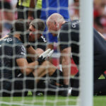 Emiliano Martinez bliver svinet til.