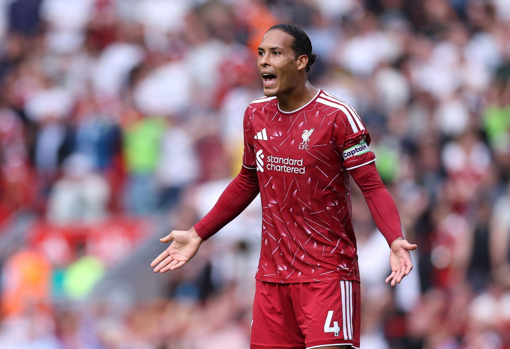 Virgil van Dijk har fortsat til gode at træffe en altafgørende beslutning om fremtiden på det hollandske landshold, hvor situationen er uafklaret.