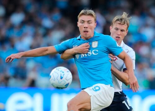 Rasmus Højlund har fået en stærk begyndelse på sin tid i Napoli, men den danske angriber er samtidig blevet centrum for en debat om klubbens manglende mål.