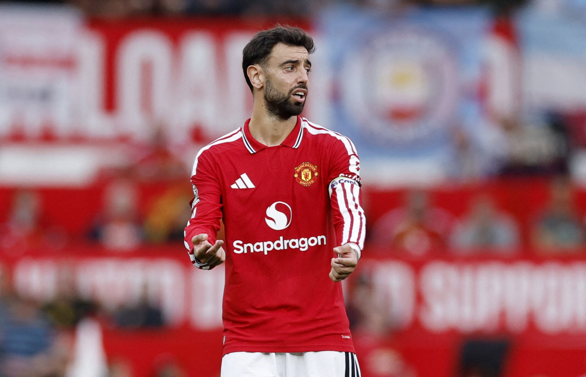 Manchester United har sat gang i arbejdet med at sikre Bruno Fernandes på en ny langtidsaftale, men få detaljer mangler fortsat.