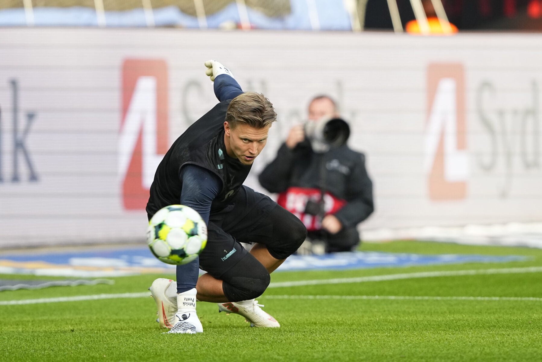 Patrick Pentz er blevet vraget.