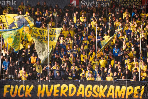 Vejle-Brøndby vises på TV.