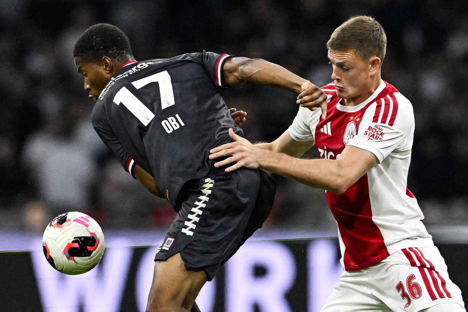 Chido Obi fortsætter med at samle minutter i hollandsk fodbold, men tirsdag aften var det en knapt så sjov oplevelse mod Ajax.