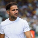 Cesc Fabregas har på kort tid gjort sig bemærket som træner, og nu bliver hans navn koblet til en af verdens største klubber.