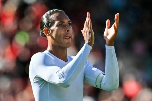 Liverpool-kaptajnen Virgil van Dijk har besluttet sig for at fortsætte på det hollandske landshold.