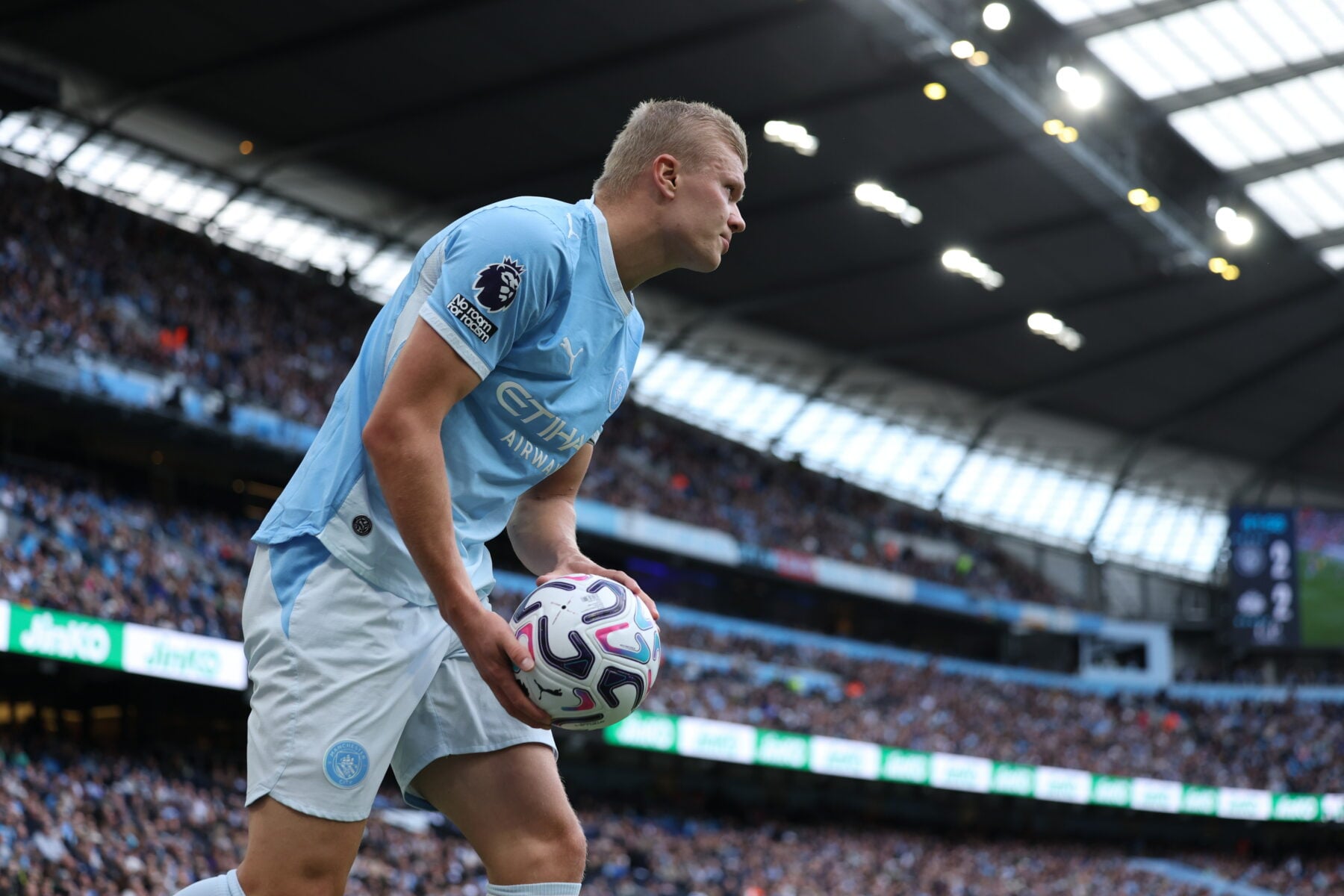 Erling Haaland har en lang kontrakt med Manchester City, men flere eksperter mener nu, at superstjernen har en nødvej ud af klubben.