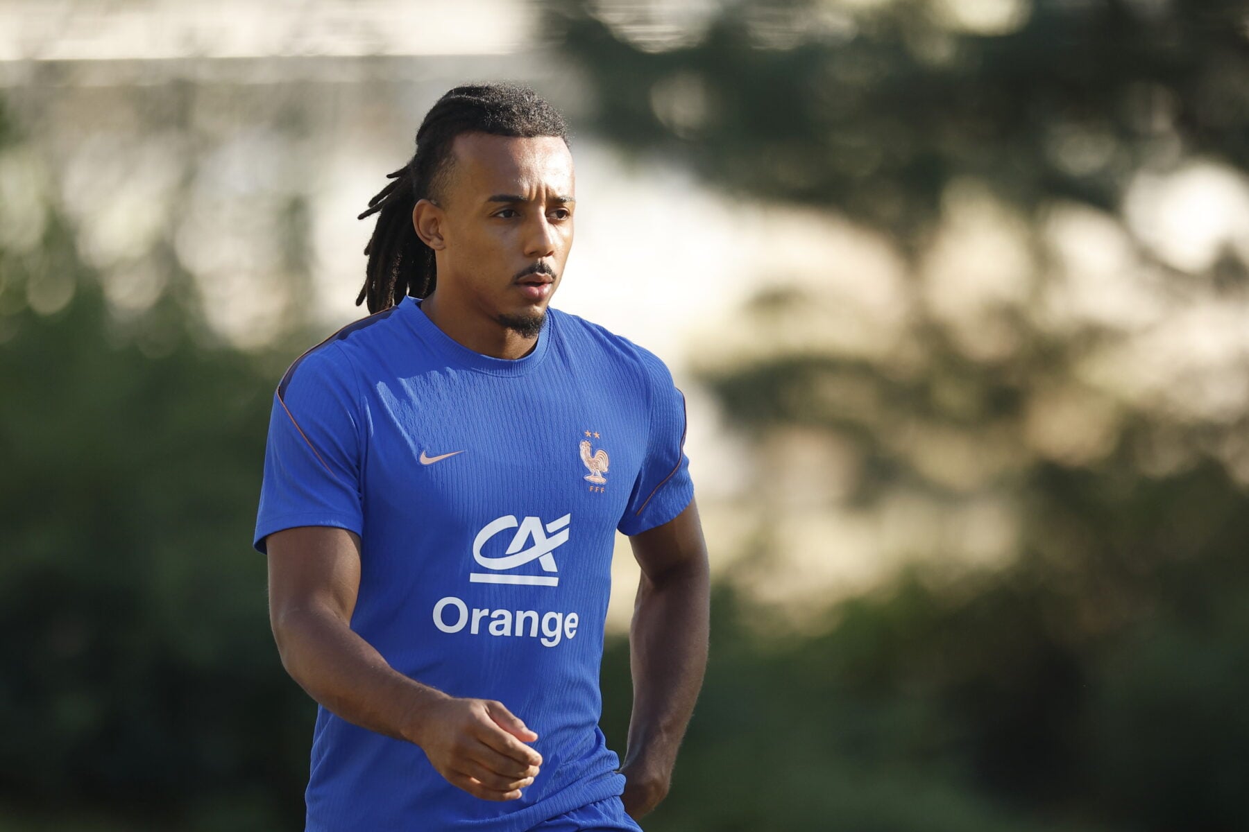Liverpool og Chelsea følger situationen omkring FC Barcelona-stjernen Jules Koundé tæt frem mod januars transfervindue. Det skriver spanske Diario AS.