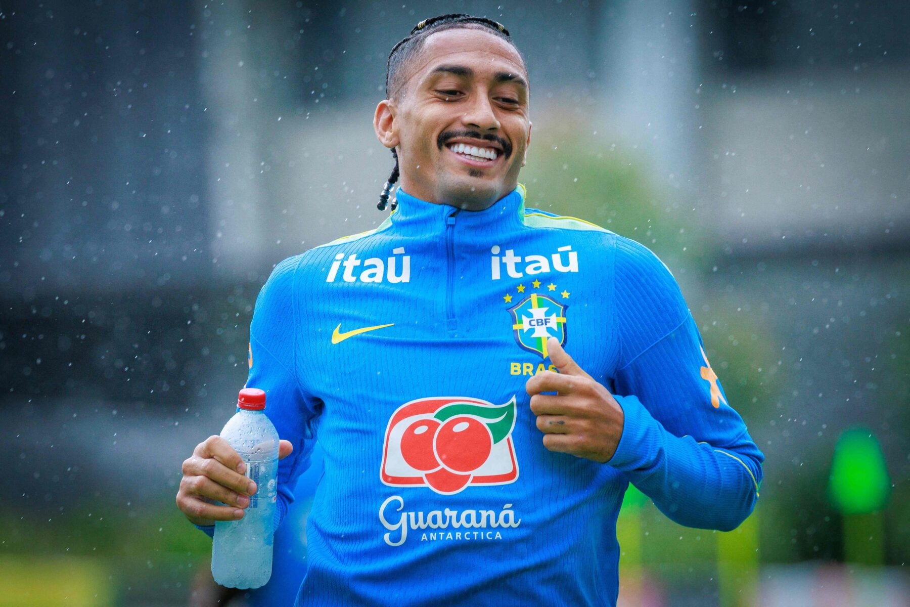 Raphinha har fået endnu et stort skulderklap, da Brasiliens landstræner Carlo Ancelotti har udpeget Barcelona-stjernen som anfører i Marquinhos' fravær.