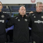 Danmarks landshold møder Wales i Nations League på søndag, hvor landstræneren Brian Riemer har brug for en sejr efter nederlaget til Norge.