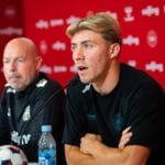 Danmark krydser klinger med Wales i Nations League søndag klokken 18.00, hvor landstræner Brian Riemer har brug for en sejr efter nederlaget til Norge.