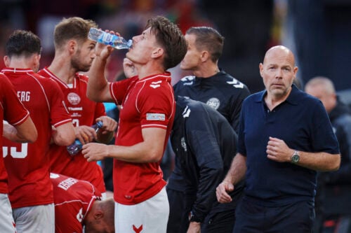 Endnu en spiller forlader landsholdet. Denne gang er det ikke på grund af en skade, men sygdom. Det oplyser DBU.