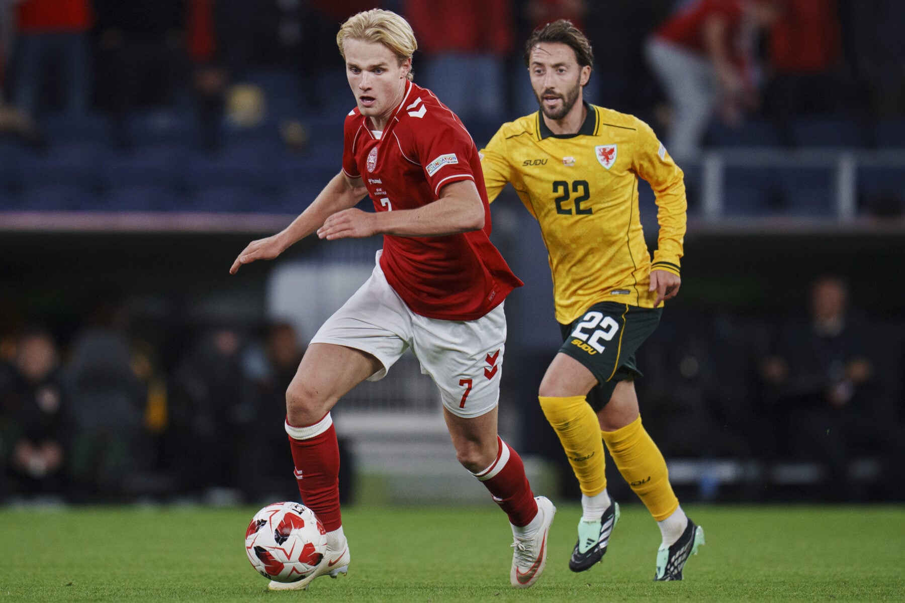 Victor Froholdt får en markant ny holdkammerat i FC Porto, da den portugisiske storklub har sikret sig Chris Smalling med Manchester United-fortid.