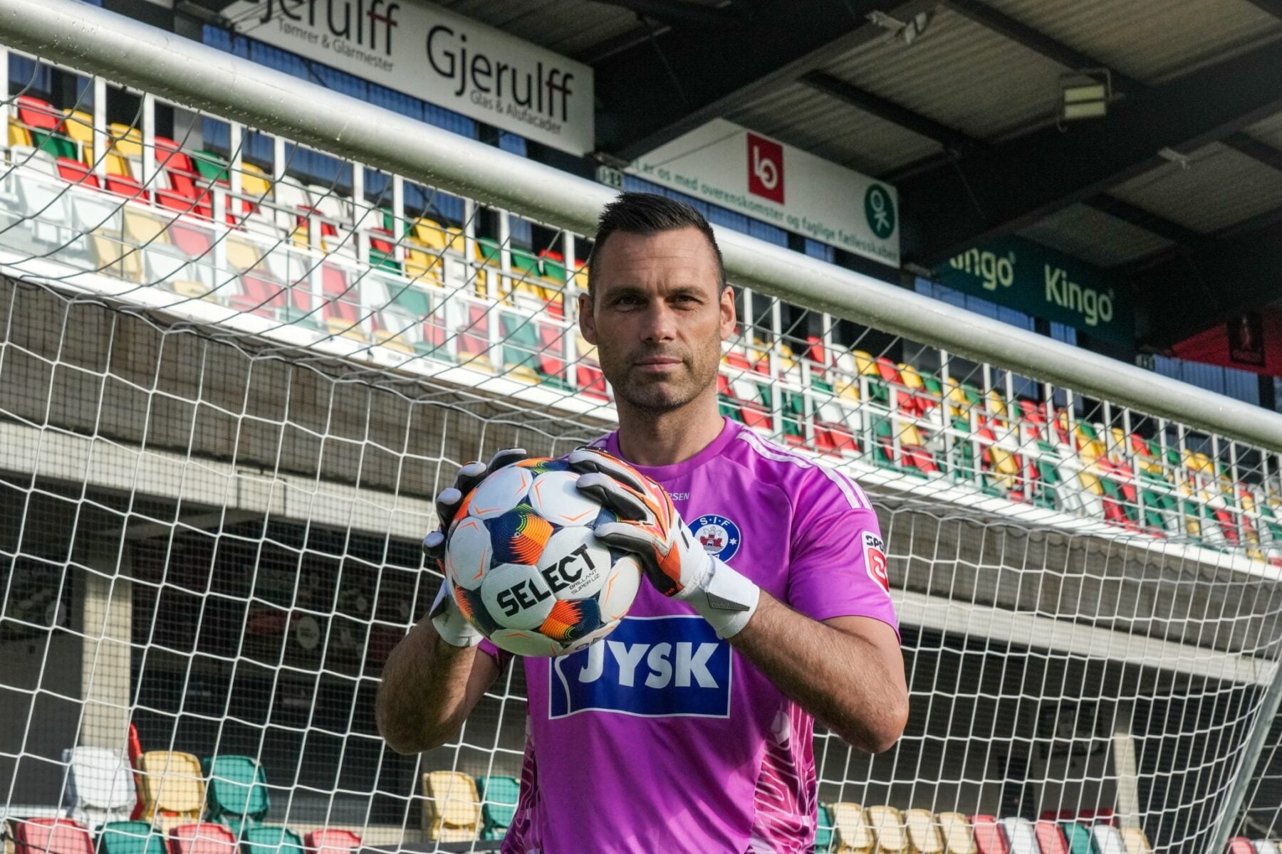 Thomas Mikkelsen fortsætter karrieren i Superligaen, hvor han har landet en kontrakt med Silkeborg IF. Her er reaktionen.