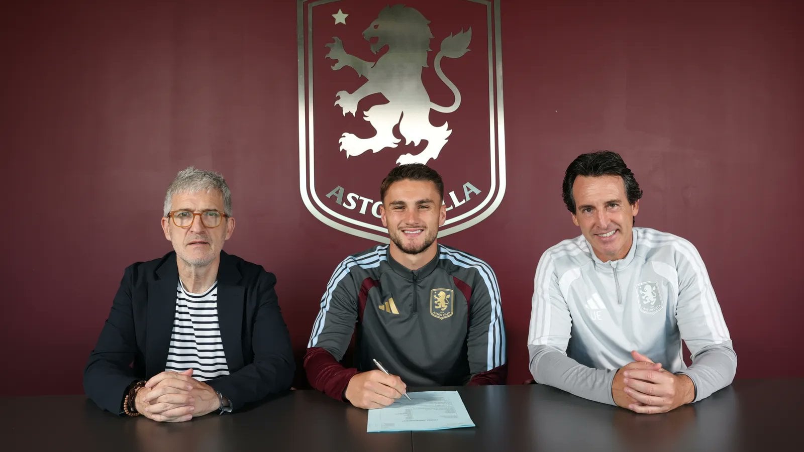 Aston Villa har hentet ny stopper.