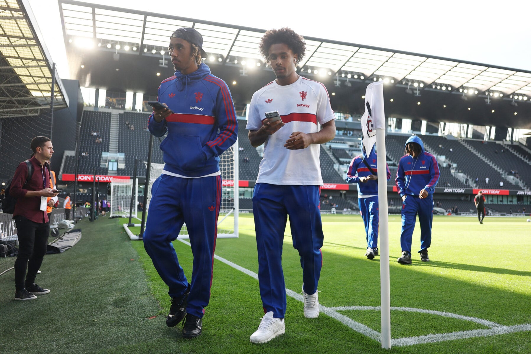 Han spiller ikke meget i Manchester United.