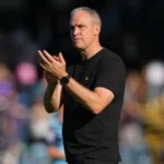 Der er blevet trykket på den store røde knap i Wycombe Wanderers, da danskerklubben nu skal have en ny cheftræner.