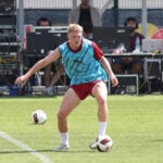 Conrad Harder kunne næppe have ønsket sig en bedre begyndelse på sit nye eventyr i fransk fodbold, hvor en storsejr kom i hus.