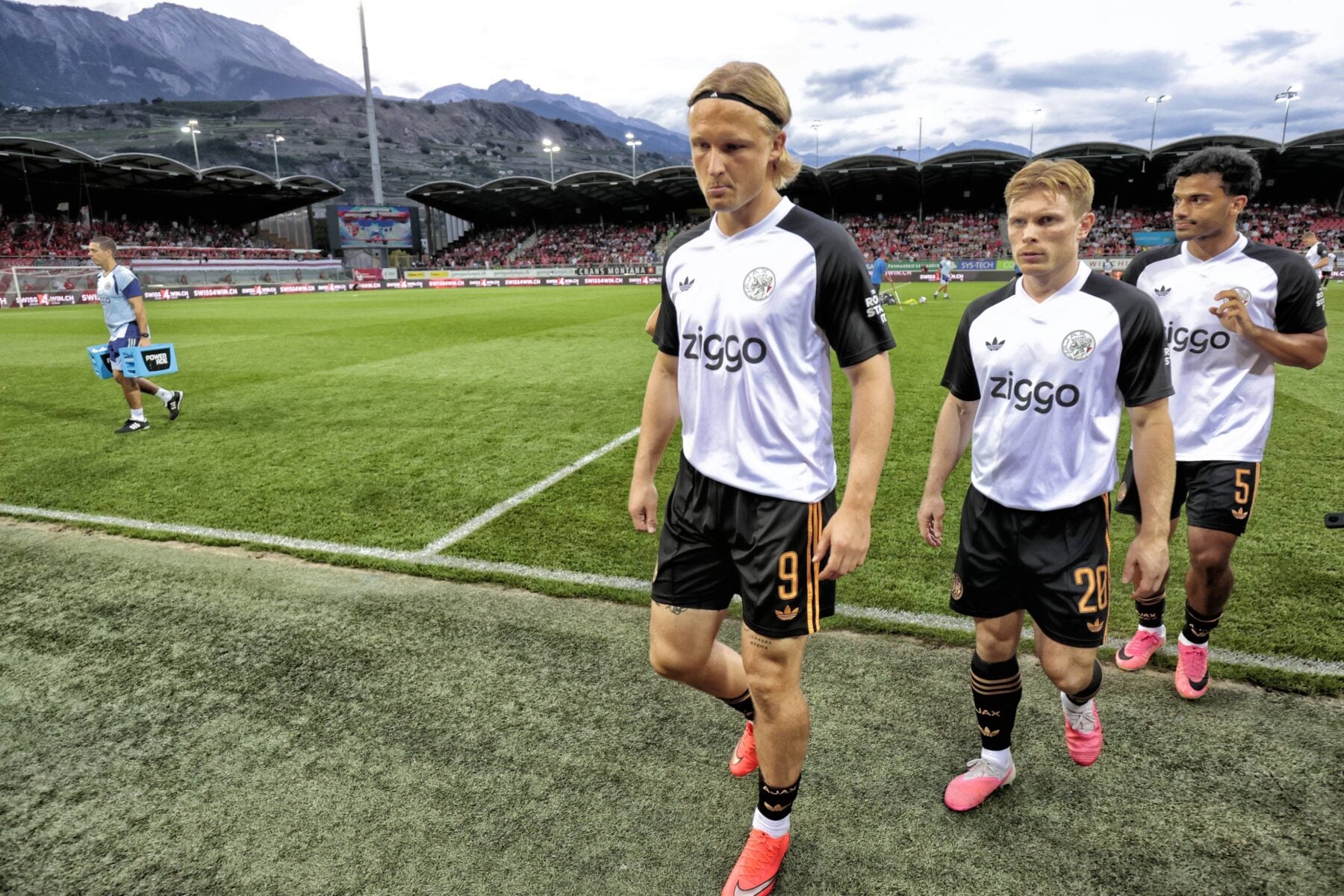 Kasper Dolberg kan fortsat lande et sent skifte denne sommer, og nu kommer der nyt fra Holland, som kan få betydning for den danske angriber.