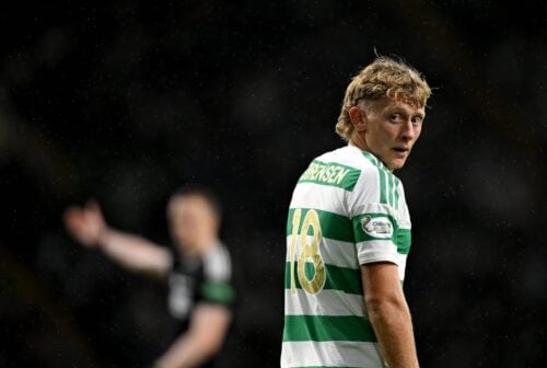 Oliver Sørensen skulle ikke vente længe på sin første optræden i Celtic-trøjen. Den danske midtbanespiller fik spilletid i en ny storsejr.