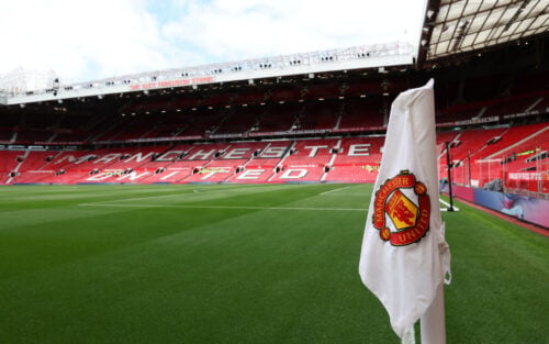 Manchester United kan stå til at miste det 15-årige stortalent JJ Gabriel, når offensivspilleren fylder 16 år tirsdag 6. oktober.