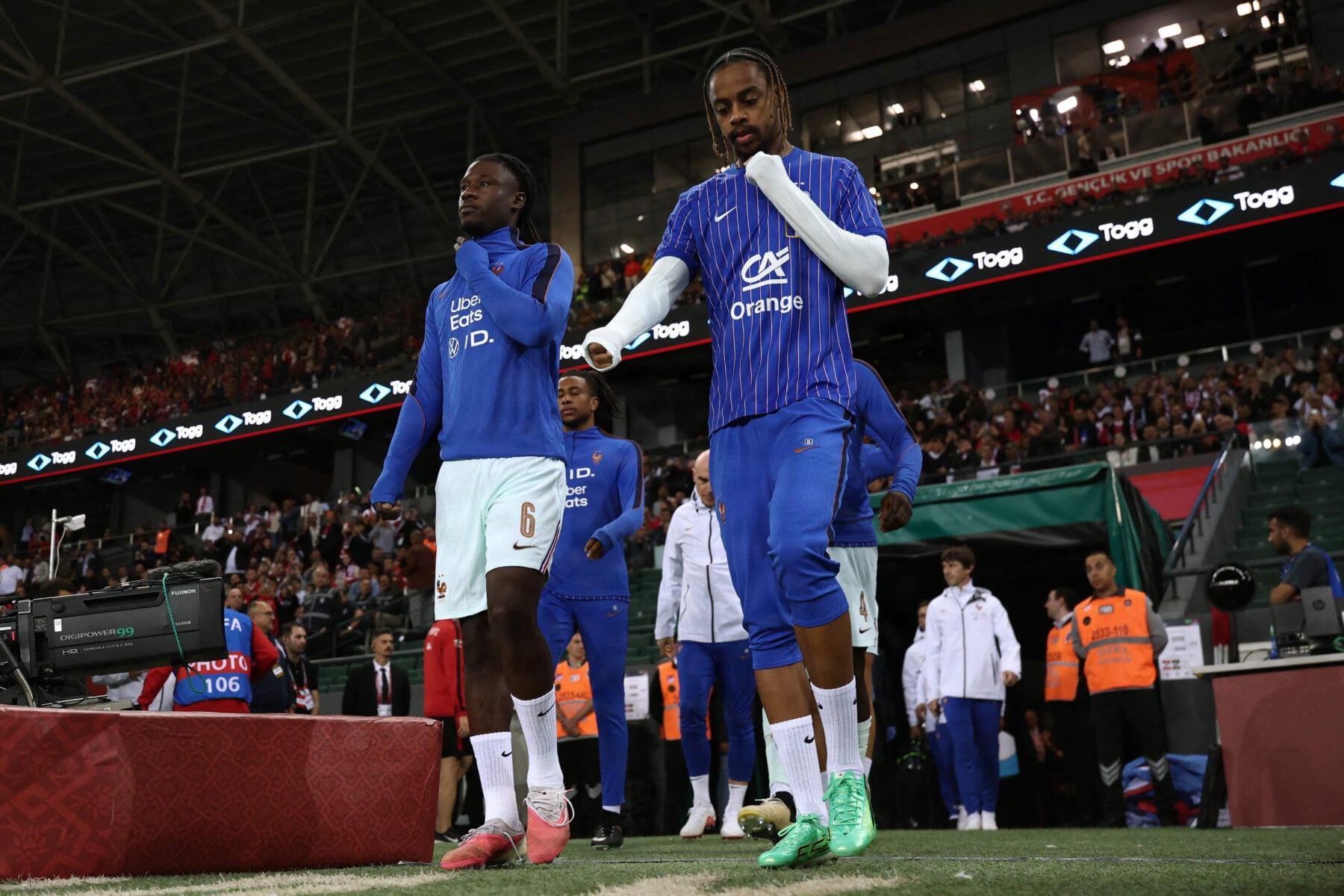 Thierry Henry mener, at Liverpool-fans skal væbne sig med ekstra tålmodighed, når det gælder Bradley Barcola.