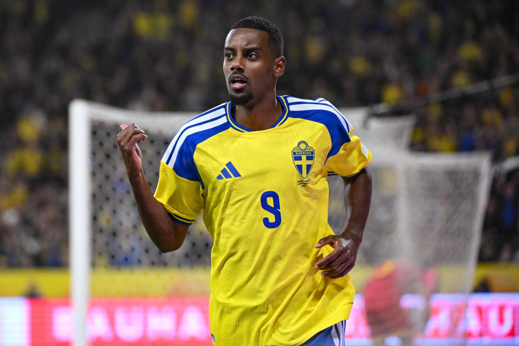 Alexander Isak er Premier Leagues bedste angriber. Det mener den tidligere engelske landsholdsspiller Teddy Sheringham således.