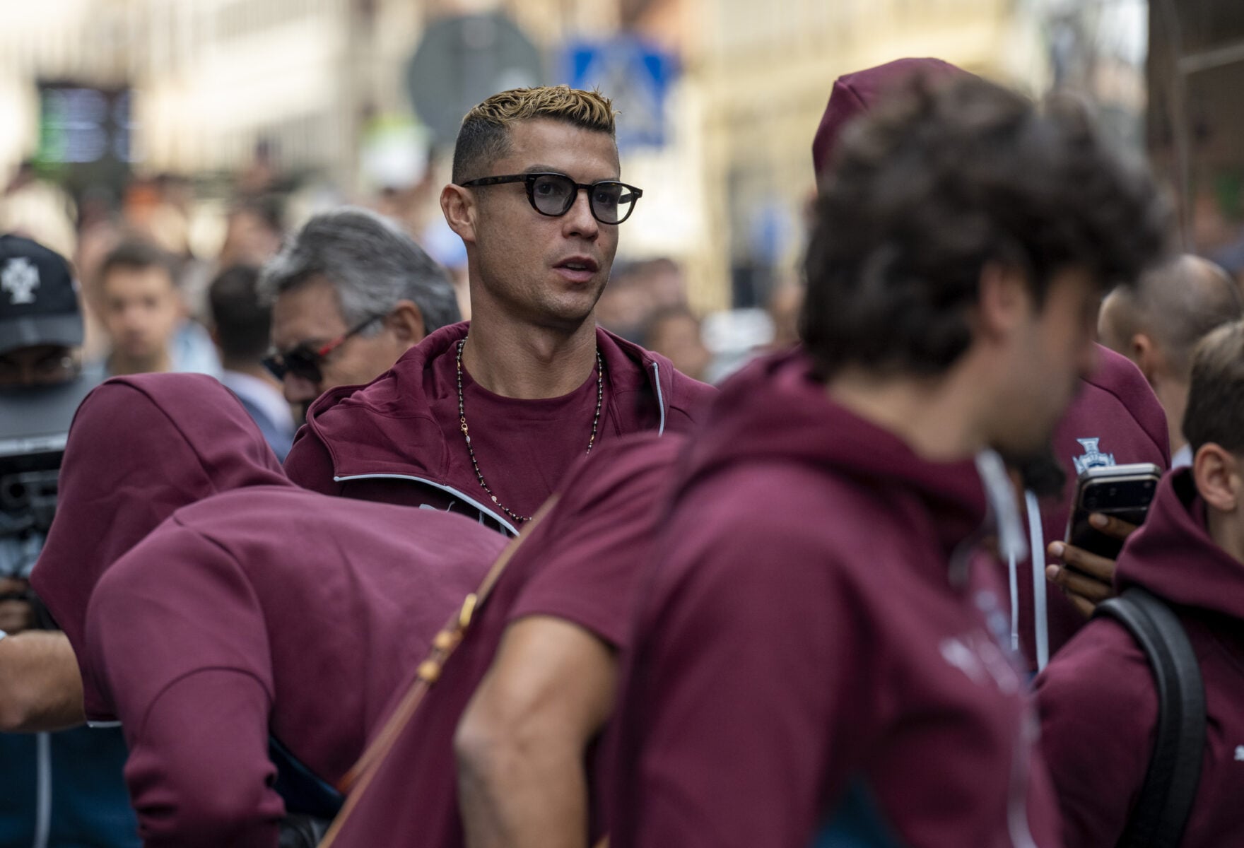 Cristiano Ronaldo kan være på vej væk fra det portugisiske landshold, hvis han føler sig respektløst behandlet. Det siger Rio Ferdinand.