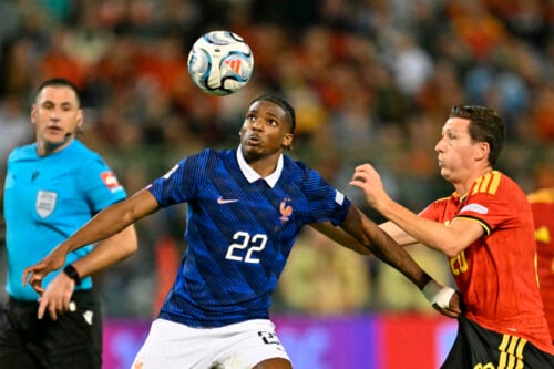 Jérémy Jacquet slap tilsyneladende med en mindre skade, da den unge forsvarskomet måtte udgå i forbindelse med Frankrigs 4-1-sejr over Belgien.