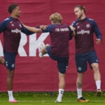 Danmark er blevet ramt af endnu en skade forud for opgøret mod Wales. Dermed fortsætter hovedpinen for landstræner Brian Riemer.
