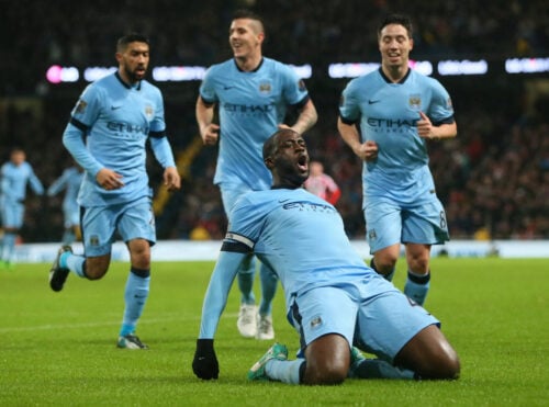 Manchester City skal have en afgørelse i den omfattende økonomiske skandalesag senest i februar eller marts, mener Gary Neville.