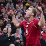 Rasmus Højlund kunne ikke forhindre Danmark i at tabe mod Portugal, men efter kampen er det to andre episoder, der går viralt.