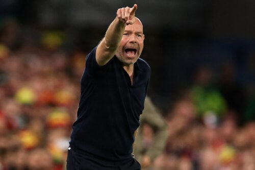 Brian Riemer var stolt af sine spillere efter Danmarks 1-0-sejr over Wales, hvor landsholdet måtte håndtere store udfordringer undervejs.